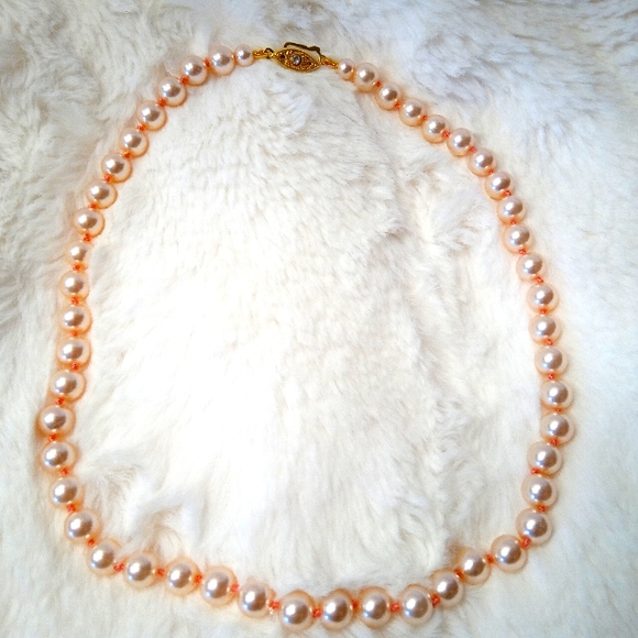 JEWELRY - Vintage Pearl Necklace 19 Inches with Fish Hook Clasp - Picture 2 of 6